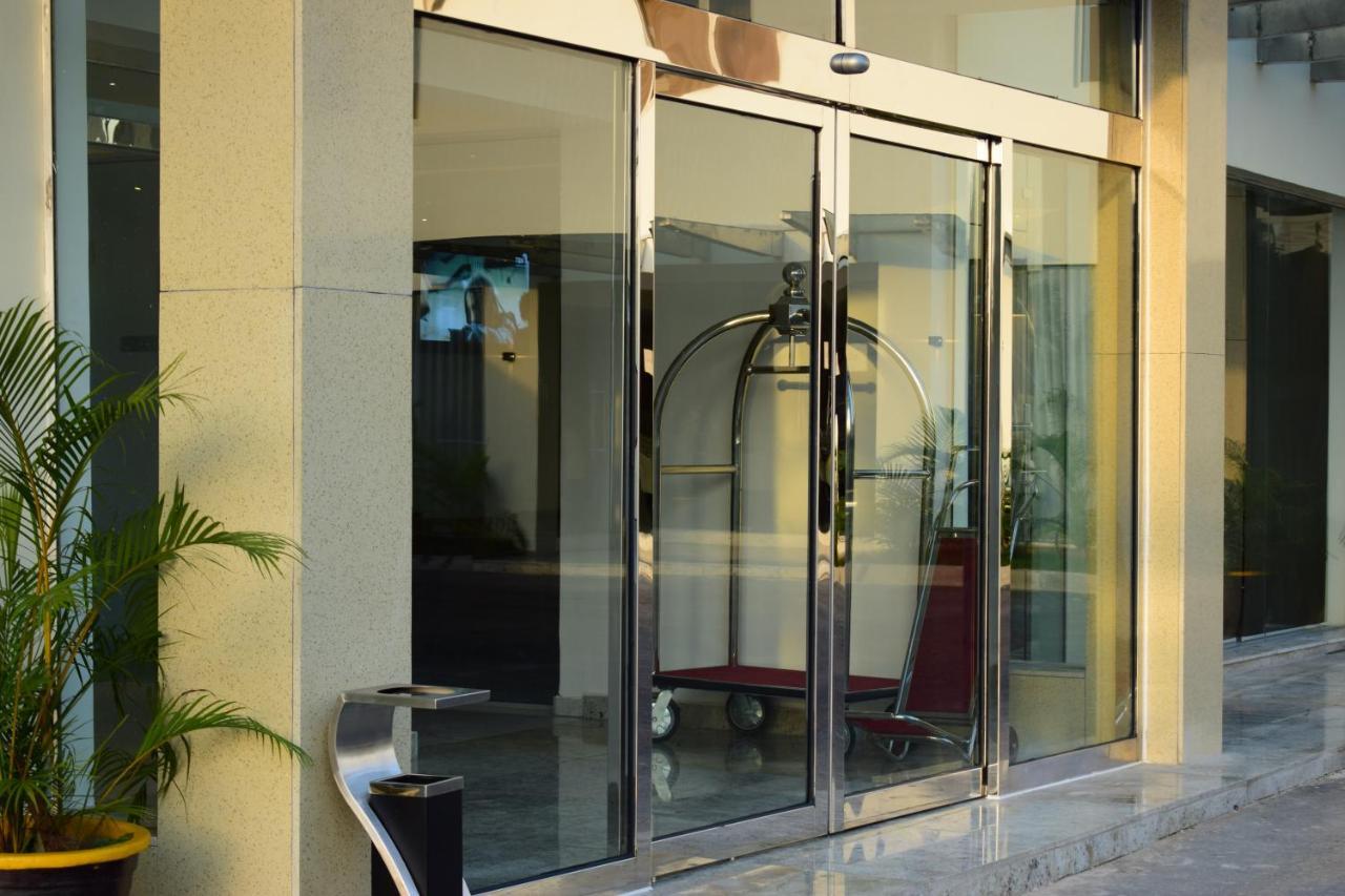 Monty Suites & Golf Uyo Exterior photo