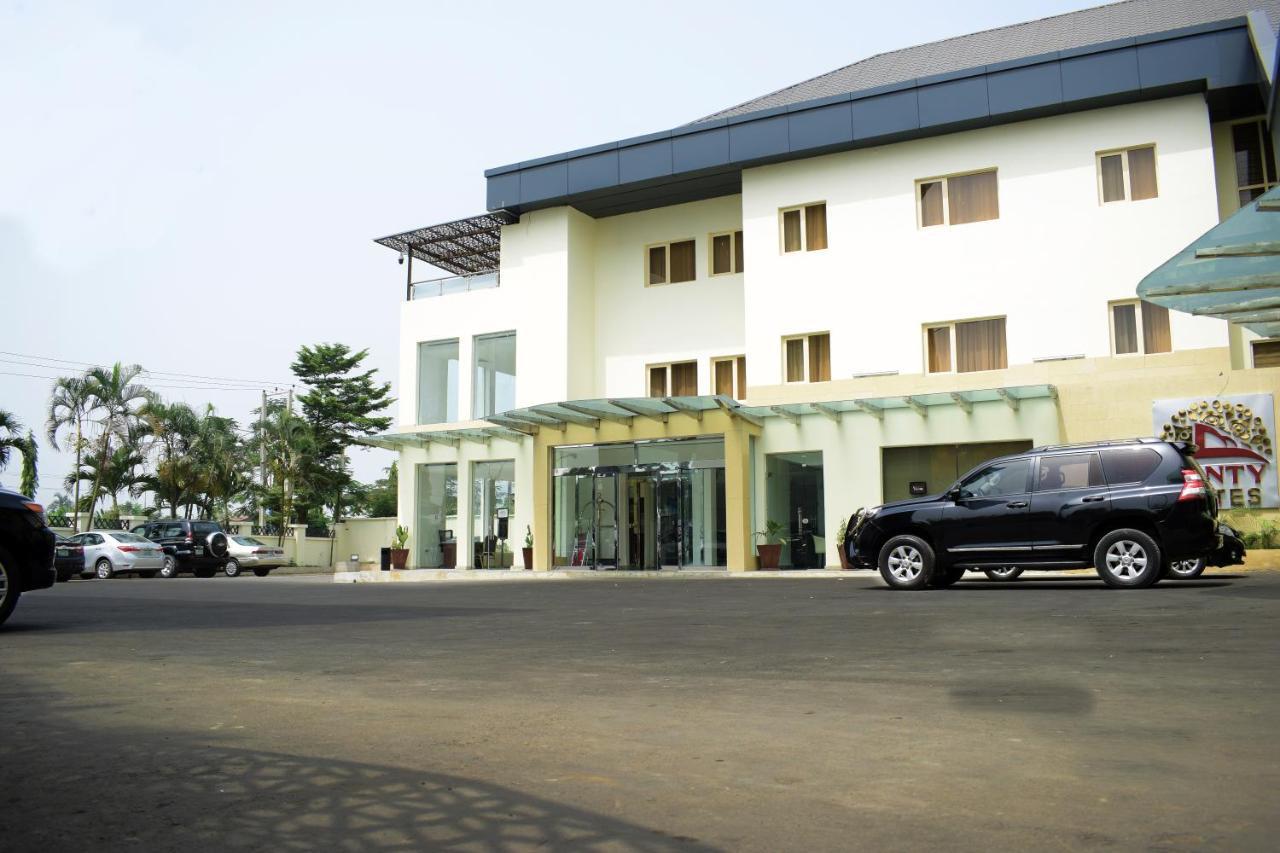 Monty Suites & Golf Uyo Exterior photo